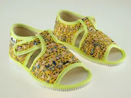 Dievčenské otvorené textilné papučky Maník