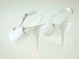 Dámske pohodlné lakované biele sandálky EVA M858
