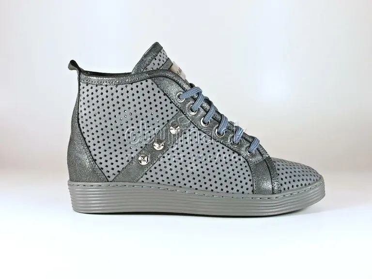 Očarujúce perforované sivé topánky EVA