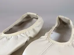 Celokožené biele baletky EVA