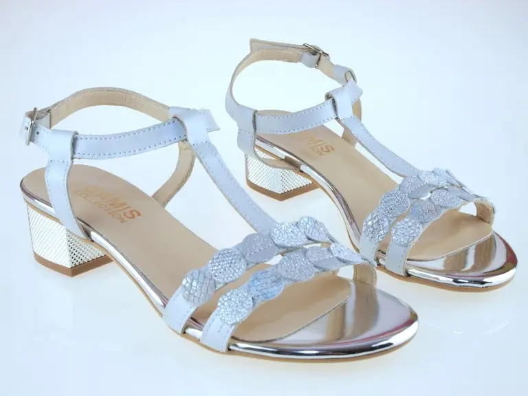 Očarujúce nižšie strieborné sandálky Gamis