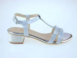 Očarujúce nižšie strieborné sandálky Gamis