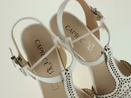 Biele elegantné sandále Caprice