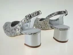 Bielo kvietkované perforované sandále EVA