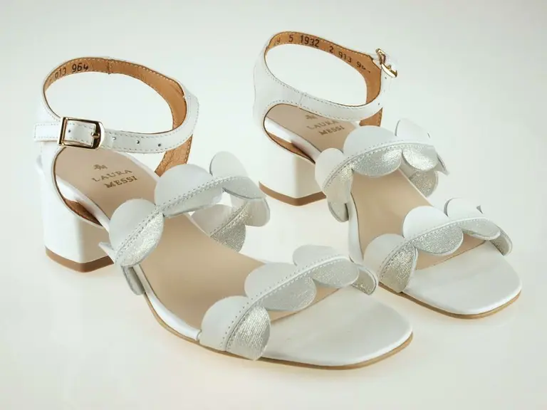 Očarujúce biele sandálky Laura Messi LM1932-10