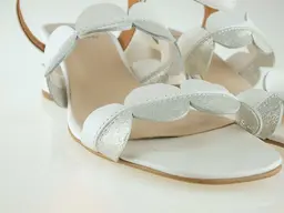Očarujúce biele sandálky Laura Messi LM1932-10