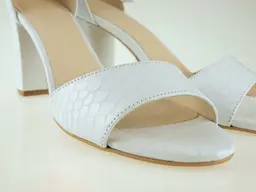 Jedinečné biele sandálky EVA A4708-10