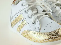 Bielo zlaté očarujúce topánky EMEL E2411A-12