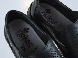 Čierne širšie letné sandále Rieker 05297-00