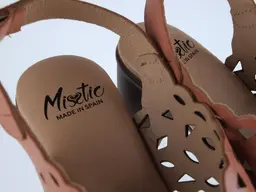 Hnedé kožené sandále Mistic EW91237