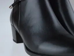 Čierne pohodlné členkové topánky Caprice 9-25307-25