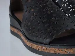 Čierne kožené sandále Remonte D3056-01