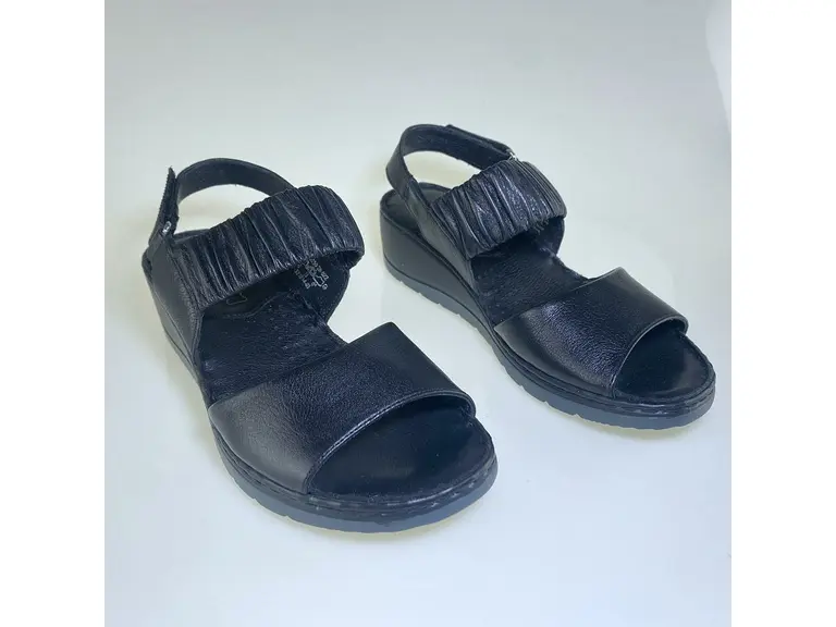 Čierne pohodlné sandále Caprice 9-28250-28