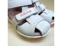 Biele kožené sandálky D.D.Step DSG022-JAC290-359BW