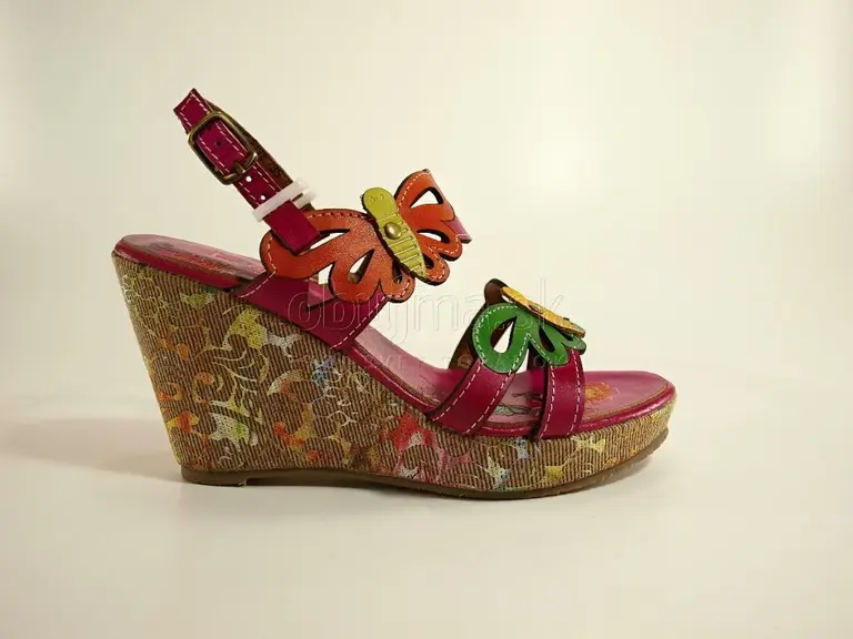 Krásne motýľové farebné sandále Laura Vita