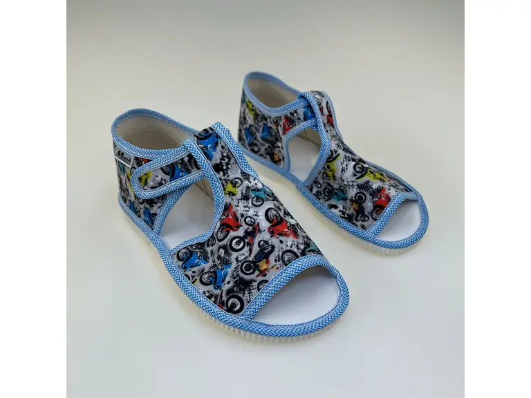 Chlapčenské otvorené textilné papučky Maník M-02-1SCH