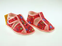Dievčenské zatvorené textilné papučky Maník