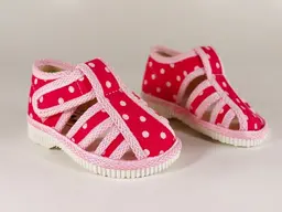 Dievčenské polootvorené textilné papučky Maník