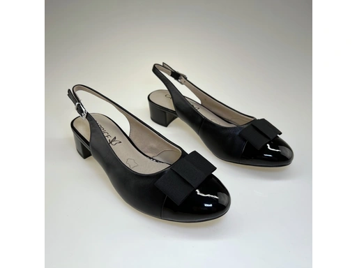 Dámske elegantné čierne sandale 9-29501-20