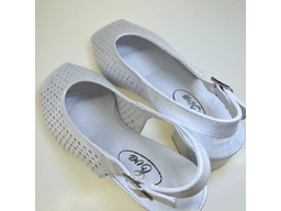 Dámske biele sandále K3417-10