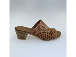 Dámske koňakové pohodlné vsuvky QSB304-38