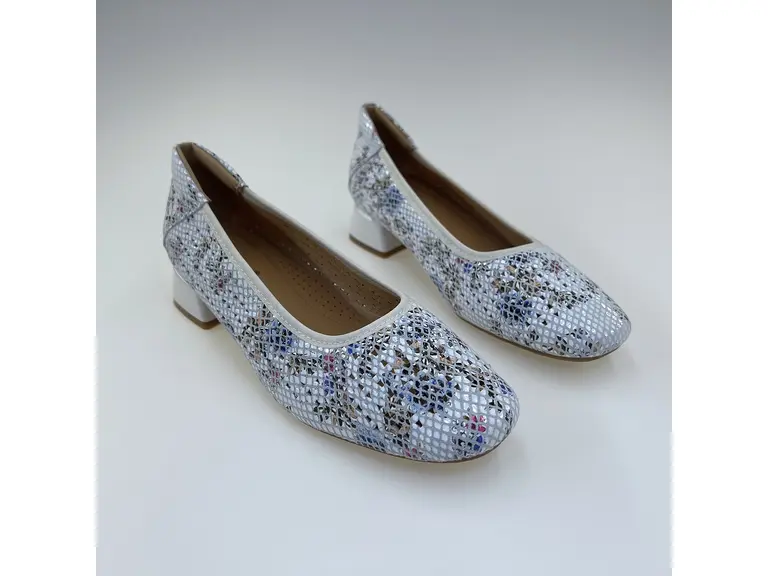 Dámske očarujúce biele pohodlné lodicky M4M480017H-10