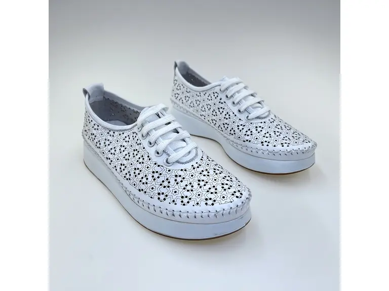 Dámske biele kožené poltopánky Bombonella ASP729L-L8-10