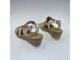 Dámske mäkučké sandále Rieker 619B2-31 – Romantické pohodlie na každom kroku