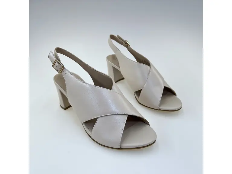 Dámske mäkučké kožené sandále Caprice 9-28309-46-140