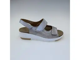 Dámske strieborné letné kvalitné širšie sandálky Shi1300/11050-AG