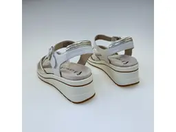 Dámske mäkučké kožené sandále Caprice 9-28304-46-156