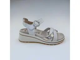 Dámske mäkučké kožené sandále Caprice 9-28304-46-156